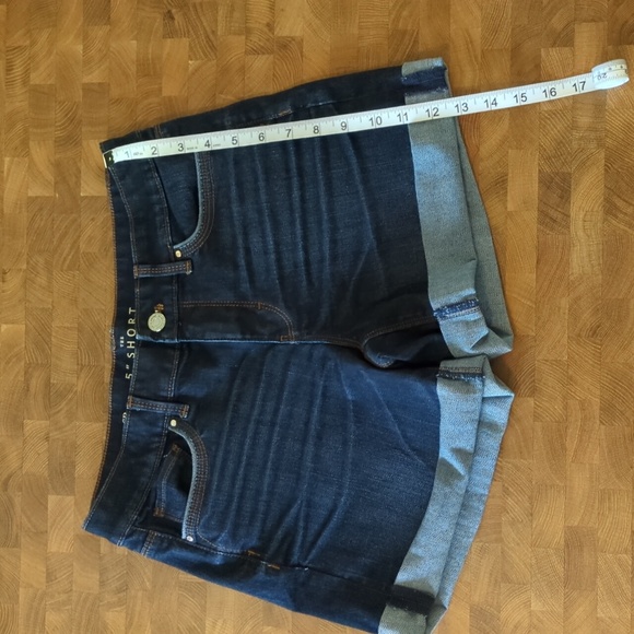 Dark wash Jean Shorts - Picture 6 of 6